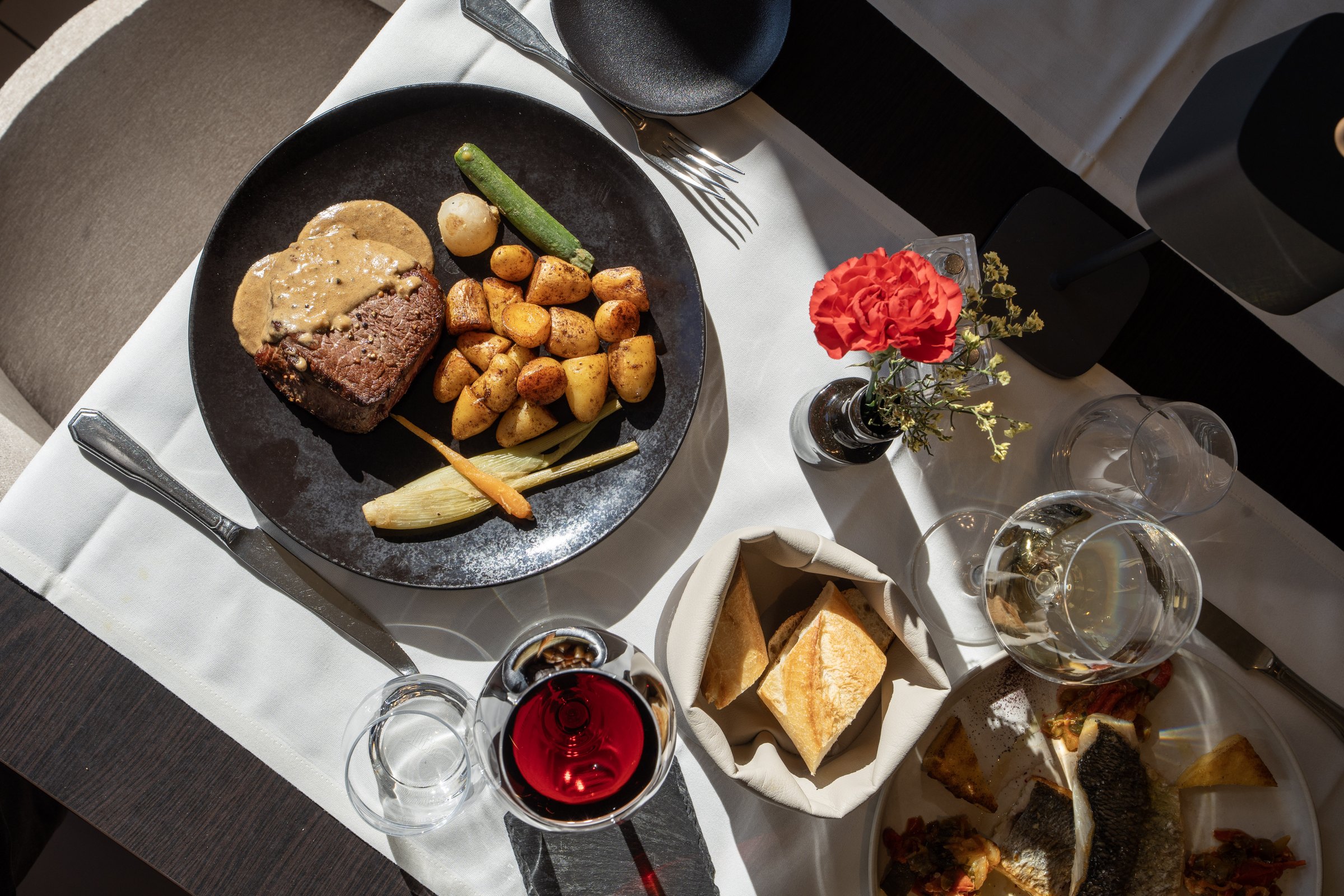 Beef with sauce, potatoes and vegetables