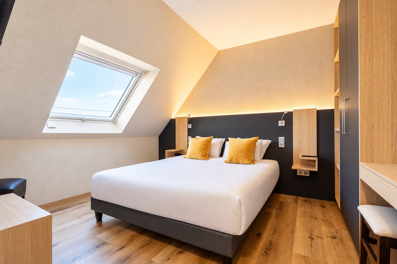 Double comfort room with roof window