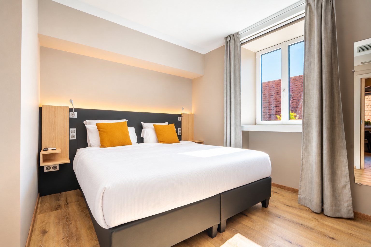 Chambre de la suite familiale avec grand lit au Ritter’Hoft
