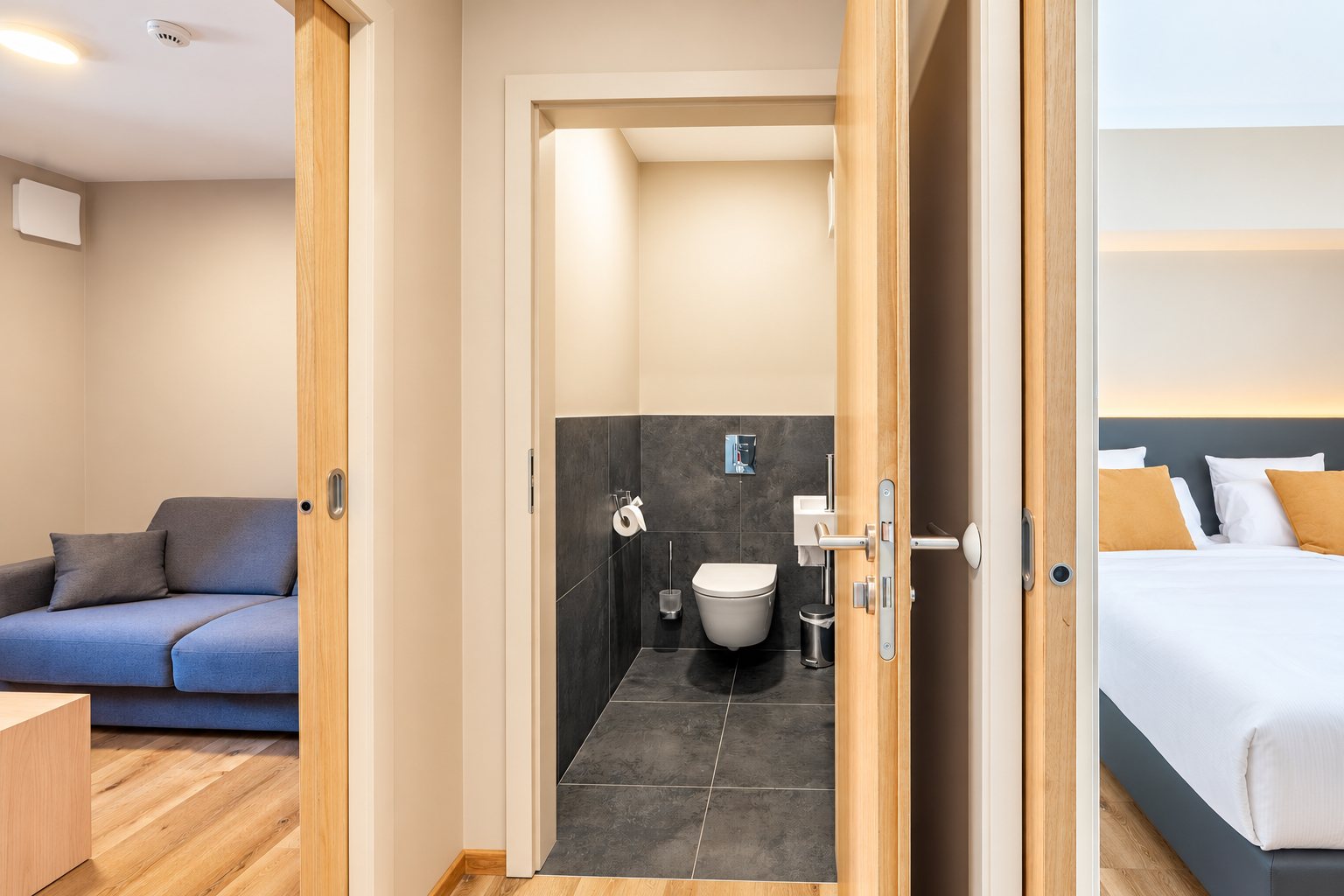 Seating area with sofa and separate toilet in the family suite