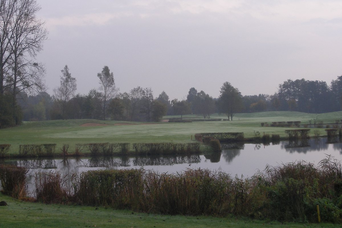 Fairway and water hazard on the 18-hole course at Soufflenheim golf club