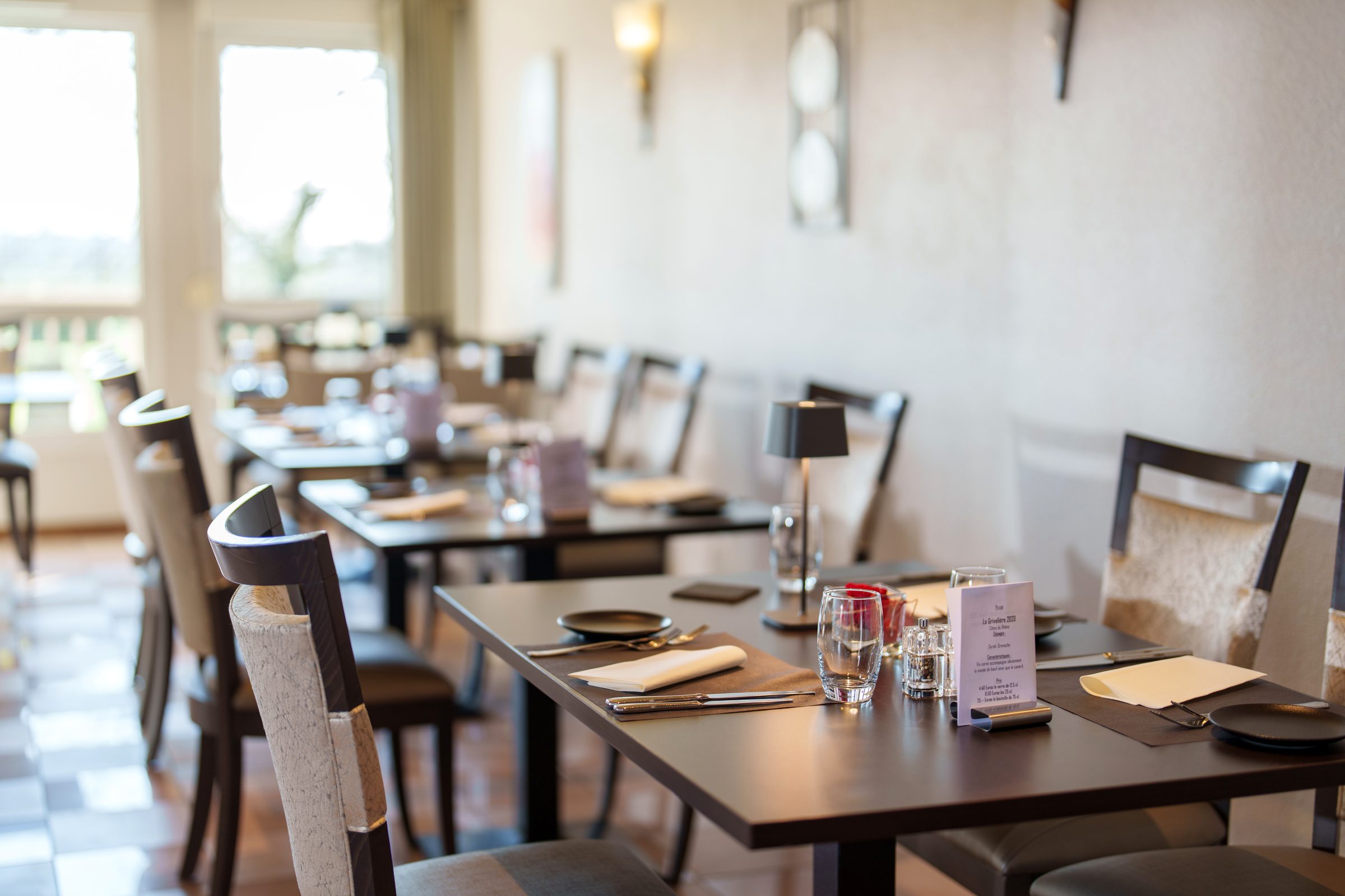 Ritter’Hoft dining room set for service